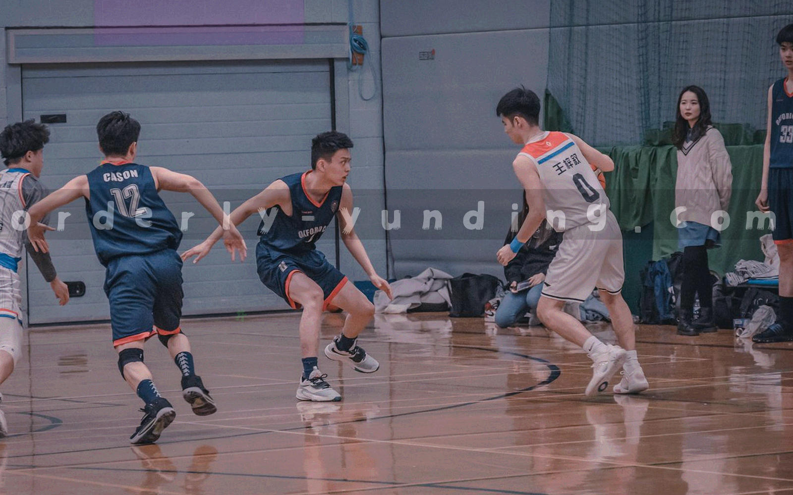 四块错位纸板以细线连接，分别标记云鼎资料库、云鼎指南、云鼎导航与云鼎工单